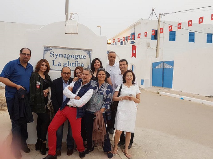 في رسالة للتسامح والسلام والأمل : كافة أعضاء المكتب التنفيذي للجامعة التونسية للنزل في " الغريبة "